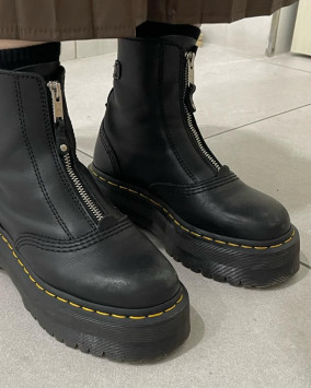 Jetta Platform Boots in Black | Dr. Martens display picture 1