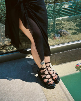 Nartilla Leder Gladiator Plateausandalen in Schwarz Martens