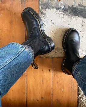 2976 Vintage Made In England Chelsea Boots in Black | Dr. Martens