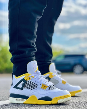 Jordan Air Jordan 4 Retro Trainers Vivid Sulfur - Air Jordan 4