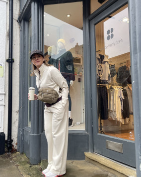 Asset post by @clarelawrencegreen