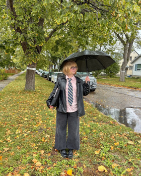 7 inch Patent Leather Crossbody Bag in Black | Dr. Martens