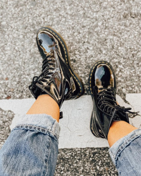 1460 Lackleder Schnürstiefel in Schwarz Martens