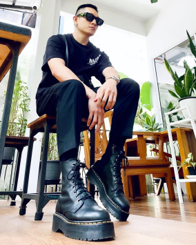 1460 Max Leather Platform Boots in Black | Dr. Martens