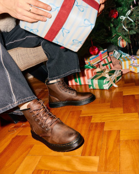 Mens Dark Brown Dr Martens Brookline Chukka Boots | schuh display picture 3